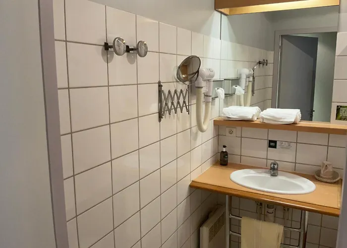 Hotel Logis & Restaurant - Du Prieure Saint-Quirin