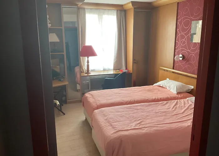 Logis & Restaurant - Du Prieure Hotel *